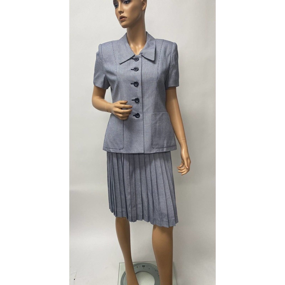 la suit pleated skirt suit size 8P 100% rayon classic